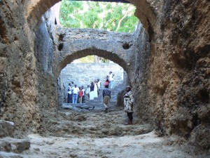 Fort Jesús. Bajada a los calabozos.