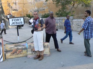 Fprt Jesús. Plaza de la entrada al fuerte.